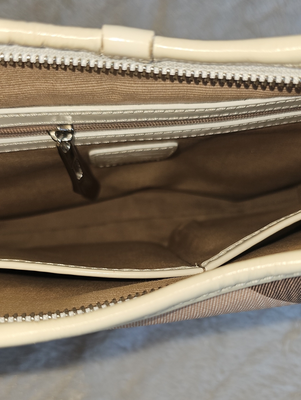 BURBERRY Vintage House Check White Leather Hobo Shoulder Bag with Dust Bag - Picture 7 of 15